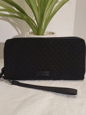 Vera Bradley Black Quilted Zip Wristlet Wallet